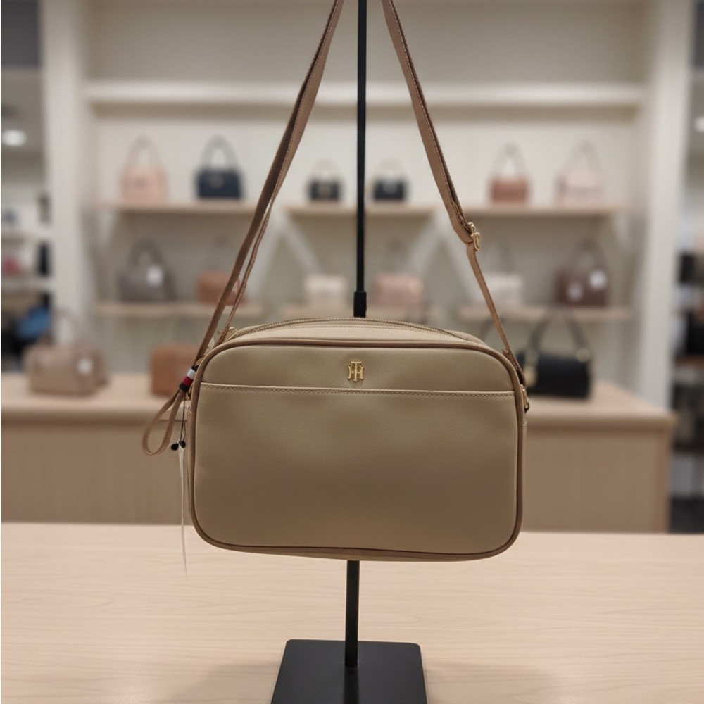 Tommy Hilfiger Elegant Tan Crossbody Bag